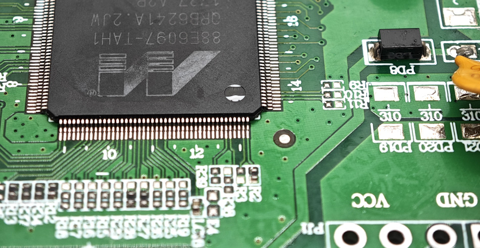 EMI (electromagnetic interference) undertryckningsmetoder för PCB-design