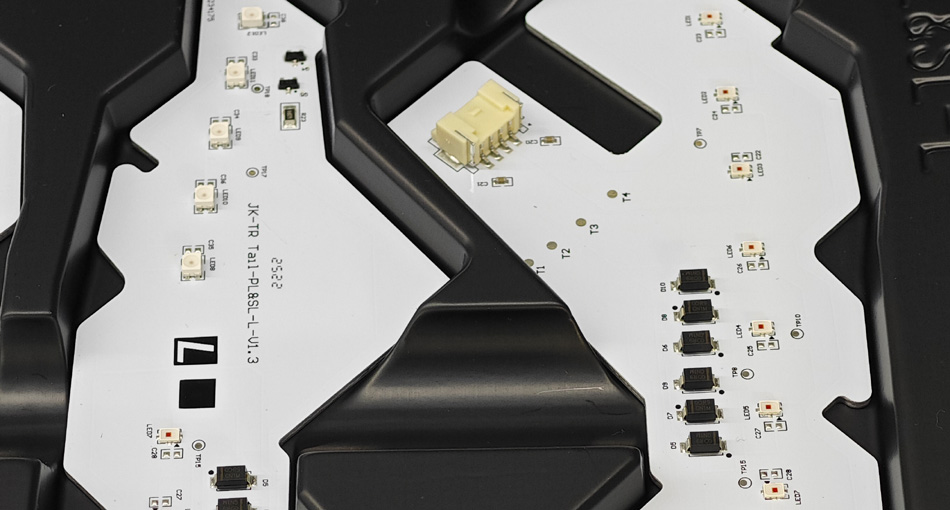 Diskutera kostnadskontroll och långsiktiga partnerskapsstrategier för PCBA-fabriker